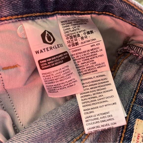 NWT Levi’s baggy dad jeans. 30x30. - Picture 4 of 6